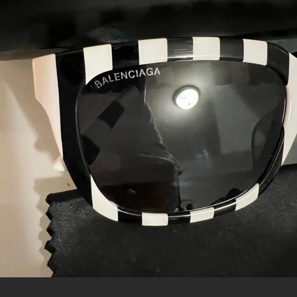 Beautiful Balenciaga Sunglasses - Picture 7 of 8
